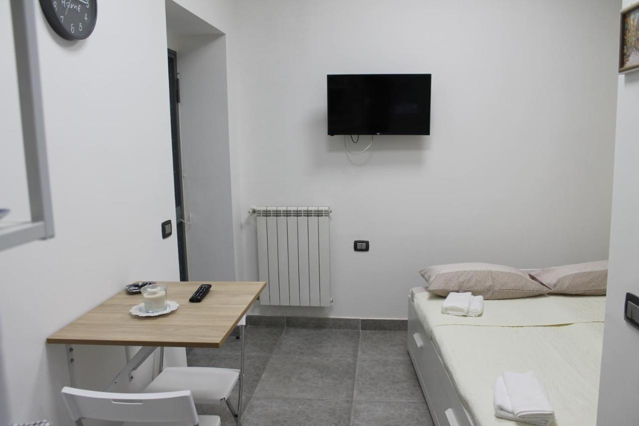 riccia, frolla e babbà Apartamento Nápoles Exterior foto